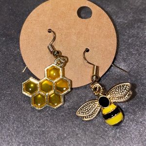 Bumblebee & Honeybee Comb Mix Matched Pierced Earrings…soooo cute!